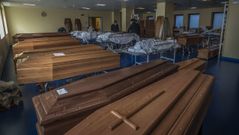 Ata�des con restos mortales de v�ctimas del coronavirus, en marzo del 2020 en B�rgamo, Italia