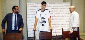 Jorge Sanmart�n, Santiago Yusta y Jos� Luis Mateo, en el acto de presentaci�n. 