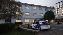 Polica Local frente al edificio de Urbanismo de la plaza Indalecio Prieto