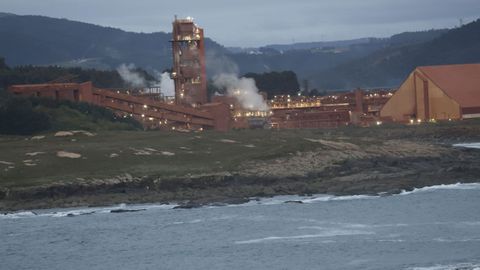 Vista de la planta de al&uacute;mina de Alcoa