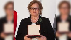 In�s Gonz�lez ten�a 92 a�os. En la imagen, cuando recogi� la distinci�n portuaria en el 2010