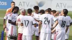 Jos� Mourinho, dando indicaciones durante un entrenamiento de esta pretemporada.