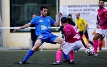 Tras el debut en Os Carr�s, Sen�n accedi� a la titularidad en la visita a Carballo. 
