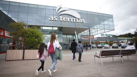 As vivi Lugo su sbado confinado: paseos, compras y poca vida en la hostelera