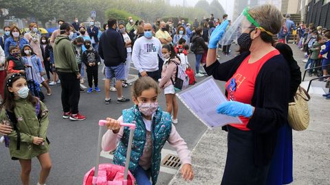 Los nios del colegio Anexa, en su primer da de escuela