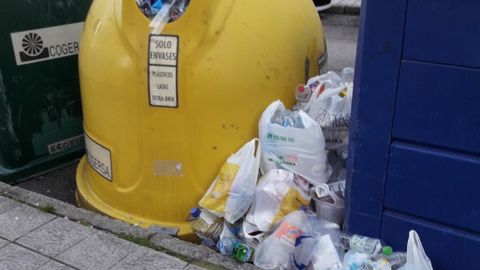 Residuos pl�sticos acumulados durante un d�a en las inmediaciones de un hospital