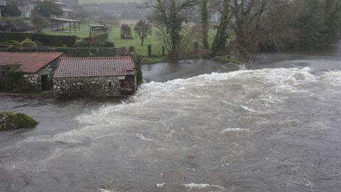 Crecida del Tambre a su paso por Pontemaceira
