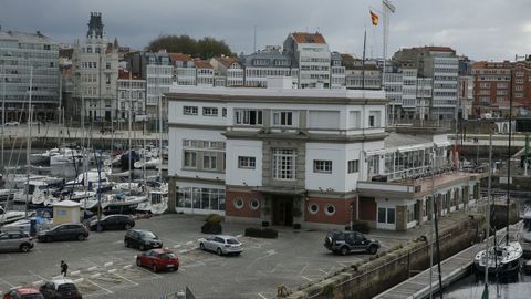 Edificio del Real Club Nutico, en la Marina