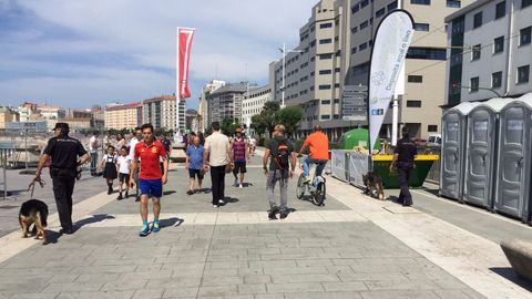 AMBIENTE EN LAS PLAYAS DE A CORU�A POR LA TARDE