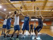 La plantilla cobista trabaja para ofrecer su mejor imagen en el regreso al Pazo. 