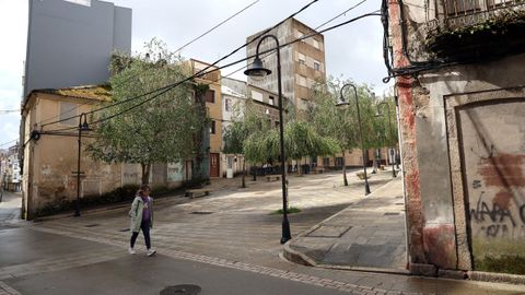 La plaza de Teruel es una de las zonas céntricas de Ribeira con propiedades en las que el Concello tiene dificultades para localizar a sus titulares por tratarse de varios herederos.