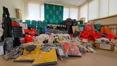 Imagen de los efectos navales incautados al detenido