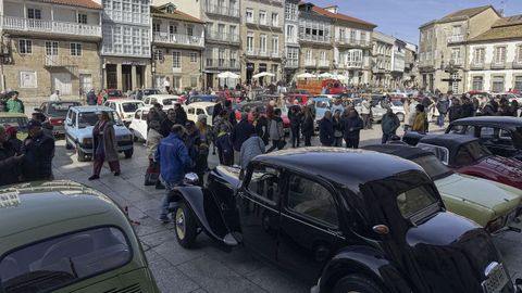 Procesi�n de San Rosendo en Celanova y concentraci�n de cl�sicos en la plaza Mayor