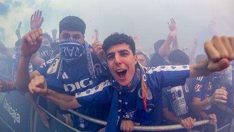As� fue el emocionante recibimiento al autob�s del Real Oviedo antes del choque ante el Mirand�s