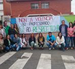 La forense examin� ayer a la maestra agredida en Ver�n (en la imagen, la concentraci�n de sus compa�eros el pasado viernes).