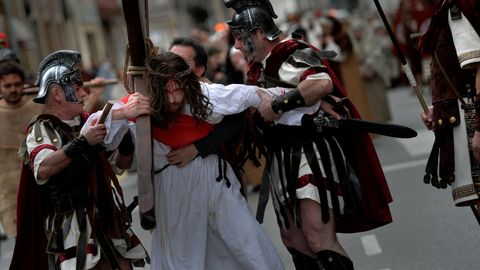 Representación del Vía Crucis en Infiesto