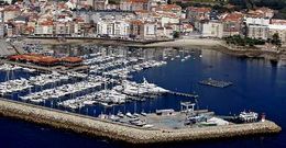 Vista a�rea de los pantalanes del Puerto Deportivo Juan Carlos I de Sanxenxo. 