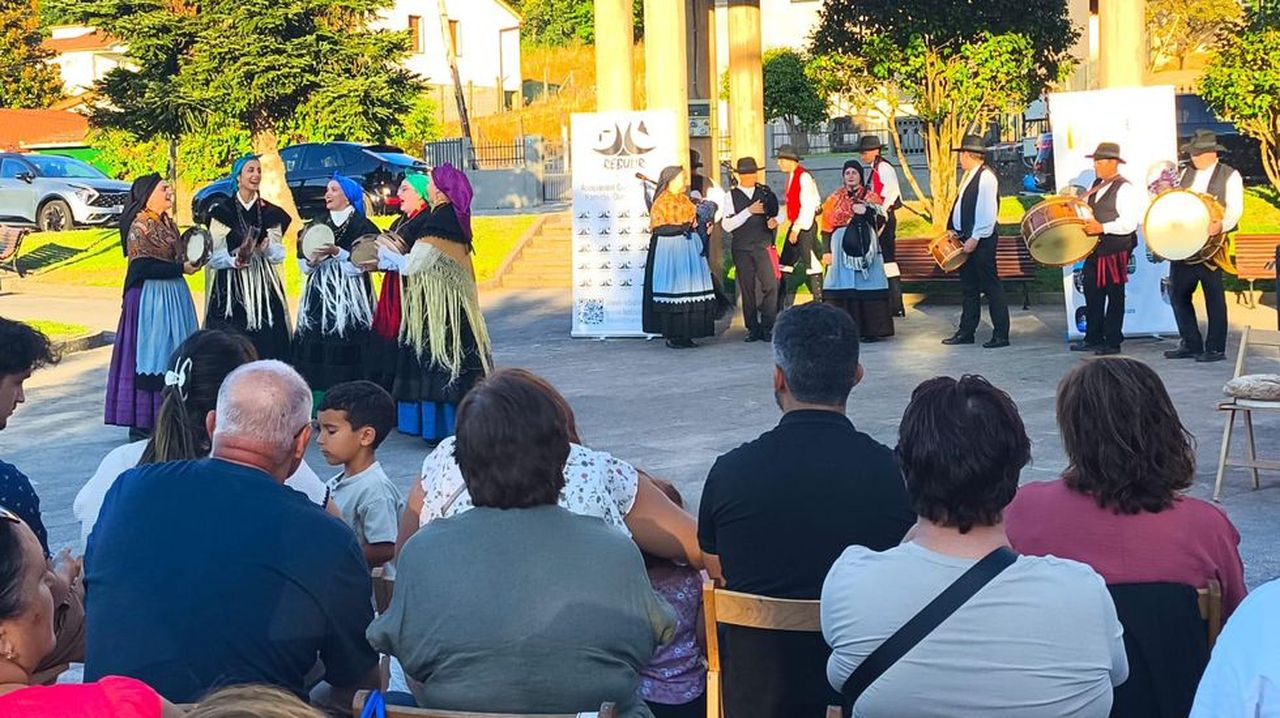 Rebulir puso música al Día de Galicia en O Pereiro de Aguiar