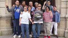 El grupo Os Pinchacarneiros, presentando la gala solidaria de la soprano