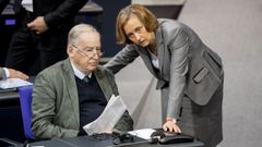 Gauland, uno de los dos lderes de AfD, habla en el Bundestag con su colega Beatrix von Storch