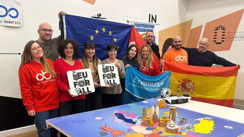 Profesores asturianos en Budapest, en la iniciativa de inmersin cultural del Leader Plus. A la derecha, Francisco Rivas, director del CRA Ra del Eo