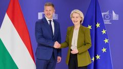 Peter Magyar y Ursula Von der Leyen en Bruselas.