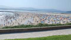 En imagen de archivo, playa focense da Rapadoira, en cuyo paseo mar&iacute;timo tuvo lugar el accidente de tr&aacute;fico de madrugada