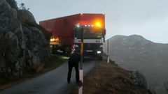 As� bajan el Gamoniteiru los camiones de La Vuelta