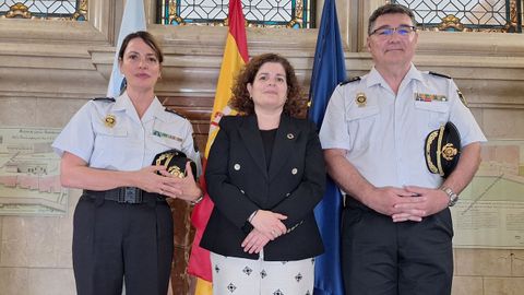 La nueva comisaria de Policía Nacional, Cristina Ochoa, la subdelegada del gobierno, y el jefe superior de Policía, Pedro Pacheco