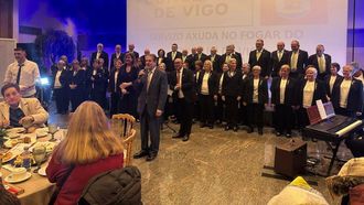 El alcalde, en un encuentro con�personas mayores