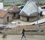 El deterioro del cierre vegetal de las dos viviendas es m�s que evidente. 