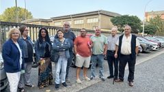 Vecinos del bloque de edificios de la plaza PintorLaxeiro, en Elvia.