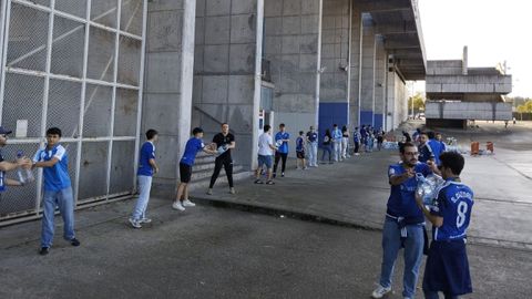 Recogida de alimentos de la aficin del Real Oviedo para Valencia