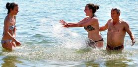 Los �ltimos an�lisis realizados el d�a 2 en la playa de A Concha-Compostela certificaron que las aguas son aptas para el ba�o.