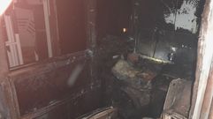 El fuego comenz� en la terraza de un piso de la calle Sanxillao