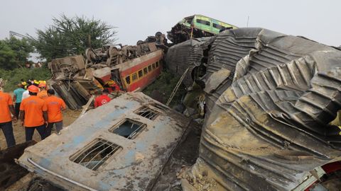 Im�genes del grave accidente ferroviario ocurrido en la India