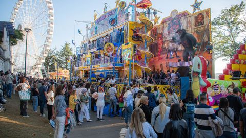 Colas ayer sbado 11 para subirse a las atracciones del San Froiln