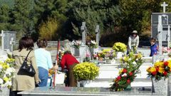 En el actual cementerio de Quiroga ?en una imagen de archivo? queda ya muy poco espacio para nuevas sepulturas, un problema que se pretende solucionar con el nuevo camposanto