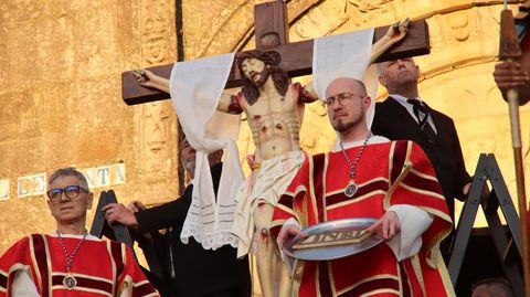 Desenclavo y procesi�n del Santo Entierro en�Rianxo