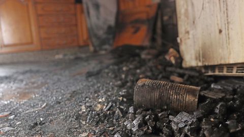 Restos del incendio provocado por un rayo en R�bade. 