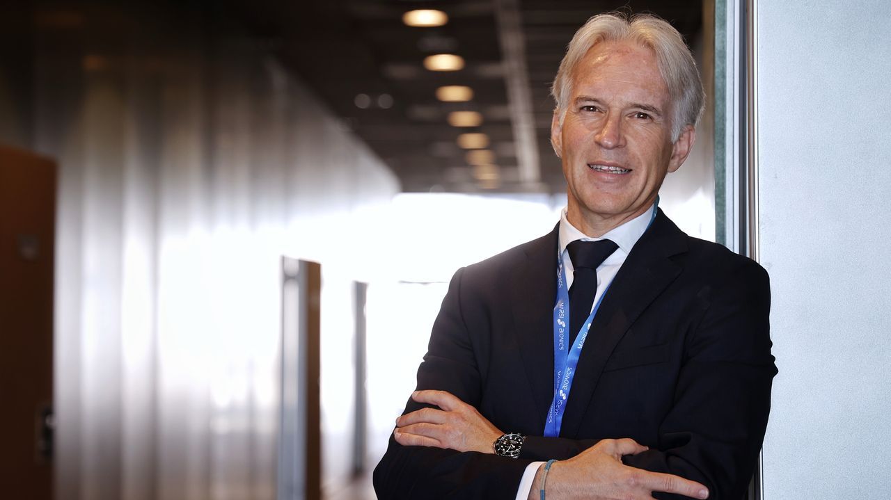 Miguel Alonso, jefe de Rehabilitación del Chuac: «El ejercicio es la mejor terapia»
