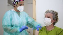 Vacunaci�n en el antiguo colegio Sagrado Coraz�n, en Monforte