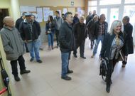 La presidenta de la comunidad de regantes, Alicia Toir�n, a la entrada de la asamblea. 