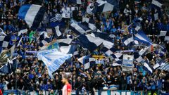 La aficion del Tartiere anima durante el derbi