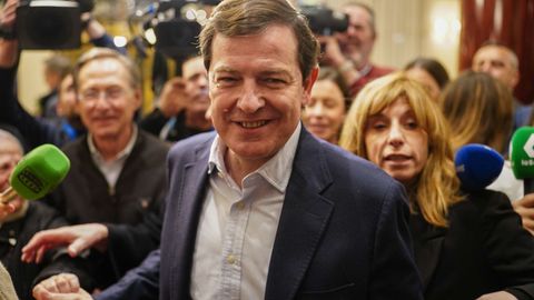 Fern�ndez Ma�ueco se present� a la reelecci�n y es probable que tenga que negociar con Vox 