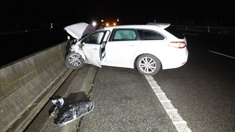 Uno de los veh�culos implicados en el accidente de este domingo por la tarde. Circulaba correctamente en direcci�n a Carballo.