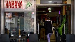 habana.Pistola de fogueo. Los agentes que intervinieron en el bar de la calle Torreiro en el que se amotin� el s�bado un hombre dispararon al aire de forma disuasoria con una pistola de fogueo