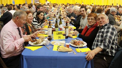 El codillo triunf� en A R�a.M�s de 800 personas degustaron codillo en el pabell�n