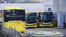 Los microbuses suelen estar aparcados en una nave de Quintela.