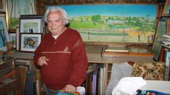 O pintor e escritor Jos Porto nunha imaxe tomada no seu estudio no 2012